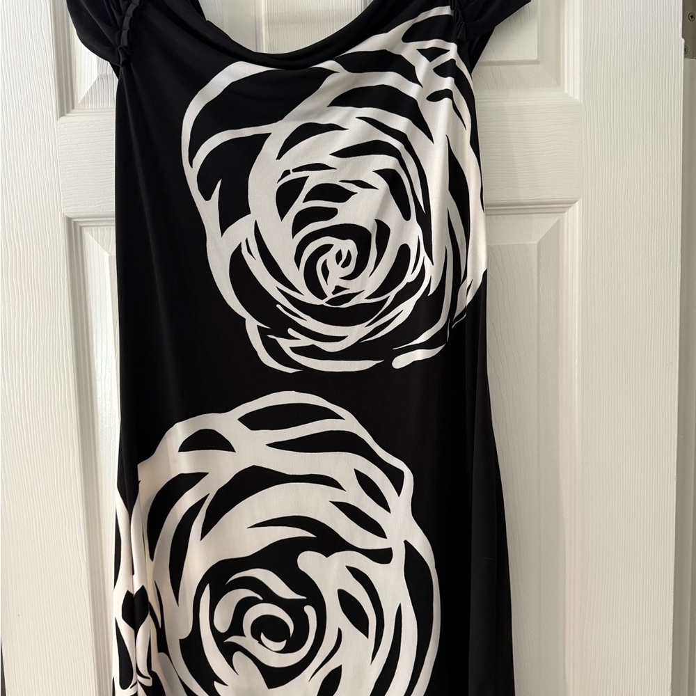 Chic Black and White Rose Pattern Mini Dress